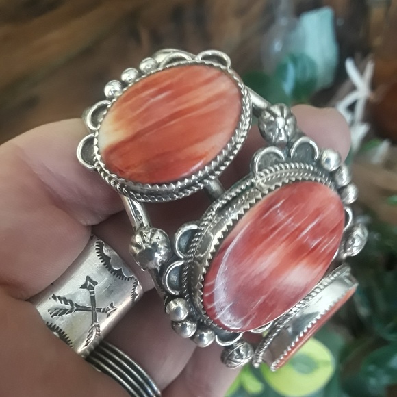 Native American SS Spiny Oyster Cuff - Picture 6 of 7